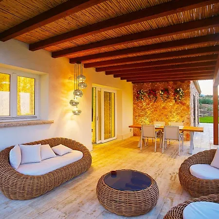 Del Borgo Con Piscina E Jacuzzi *