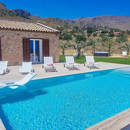 Del Borgo Con Piscina E Jacuzzi