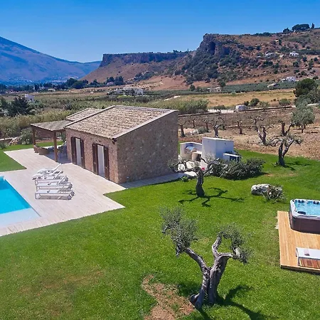 Del Borgo Con Piscina E Jacuzzi *