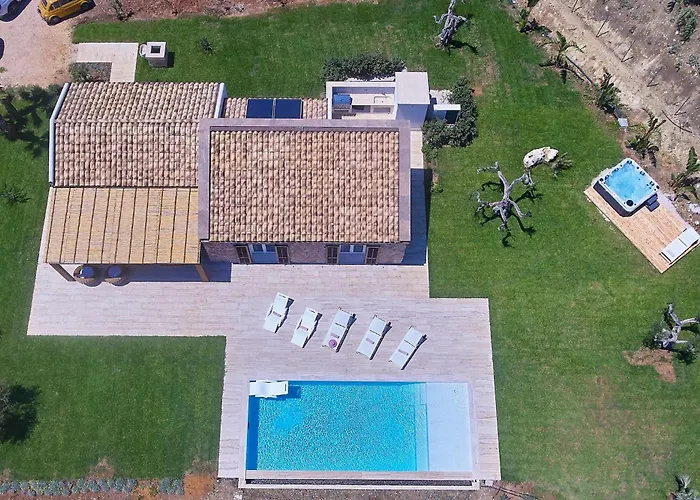 Del Borgo Con Piscina E Jacuzzi *