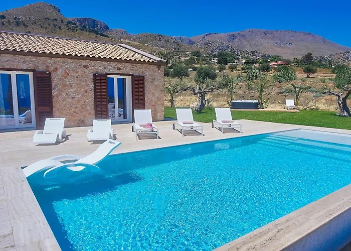 Del Borgo Con Piscina E Jacuzzi