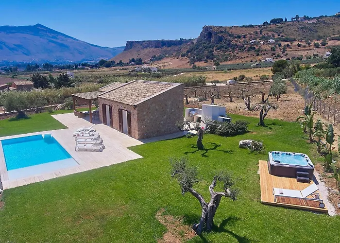 Del Borgo Con Piscina E Jacuzzi *